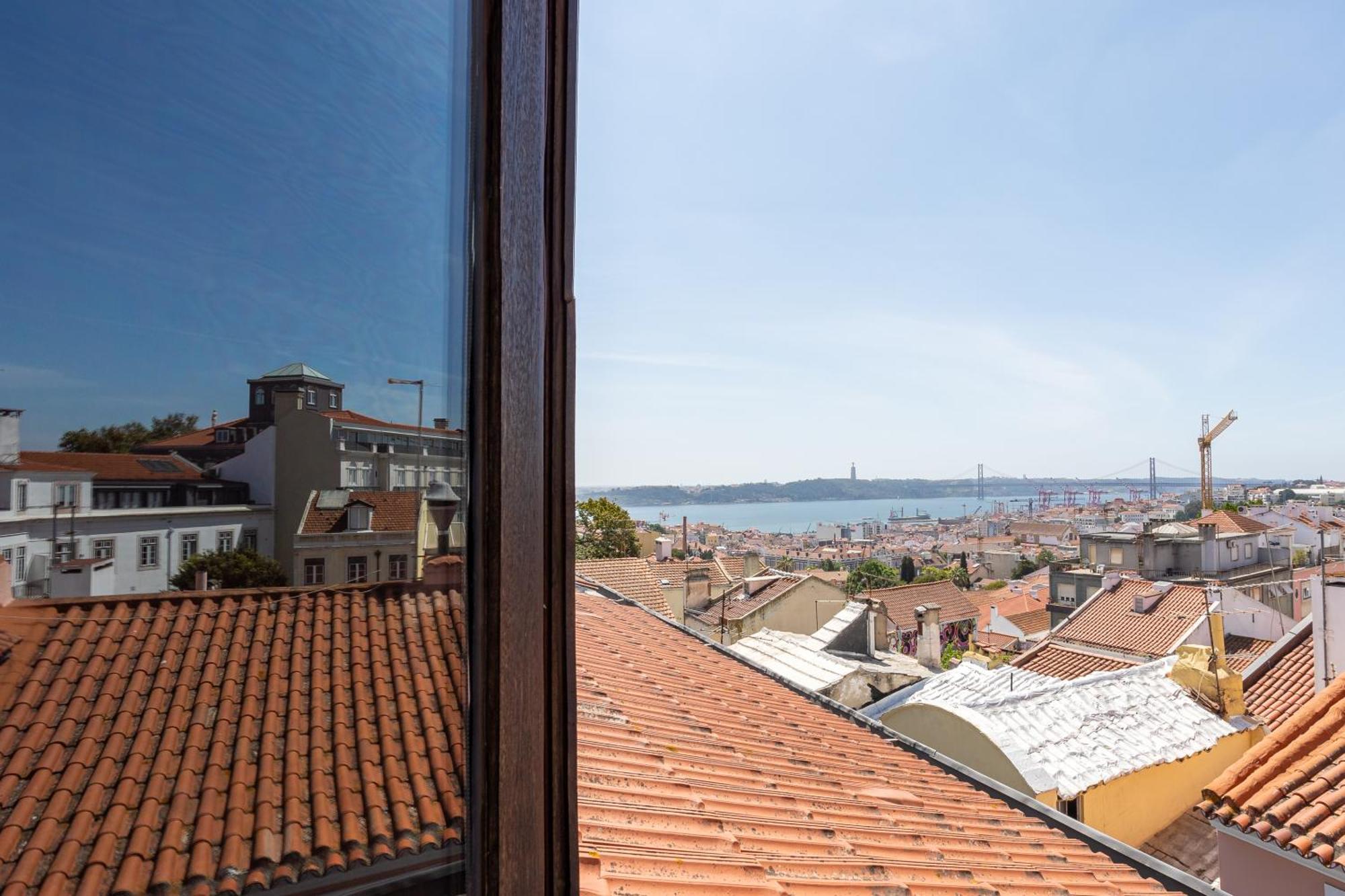 Апартаменты Amazing Tailor Made Penthouse With A View Лиссабон Экстерьер фото